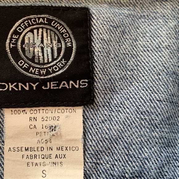 DKNY Vintage Jean Jacket Dark Stonewash Sandblast Wash Women’s Small Petite - Picture 4 of 8